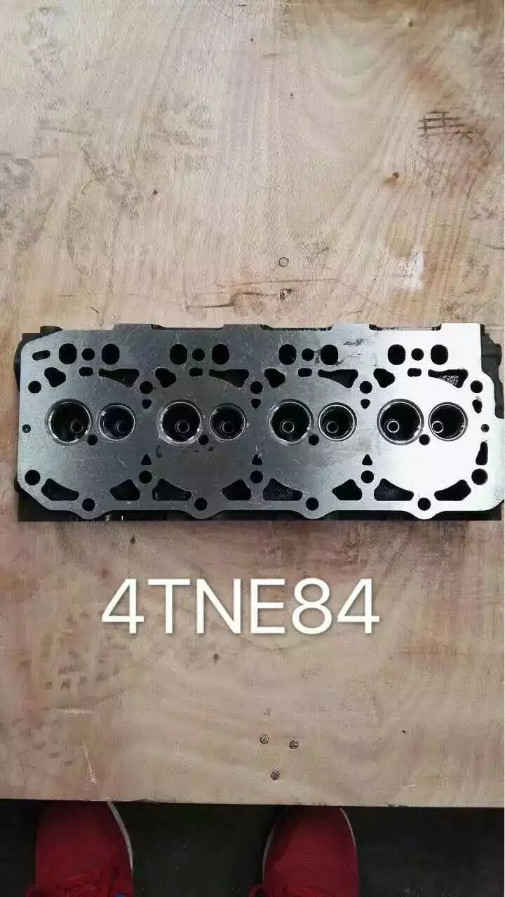 4TNE84 cylinder head-1