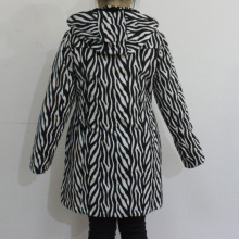 Onda de preto e branco com capuz capa de chuva de PVC para mulher