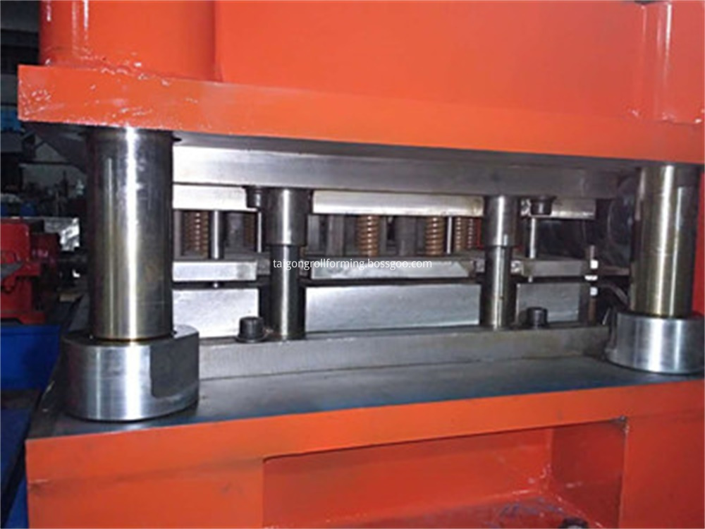 Guardrail Roll Forming Machine