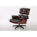 Charles y Ray Eames Lounge Chair y otomana