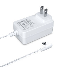 Adaptateur d&#39;alimentation blanc AC à DC 12V 1.5A