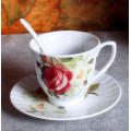 Flor de estilo europeo grabado taza de café de porcelana