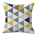 Желтая наволочка с геометрическим рисунком подушка автомобильная подушка