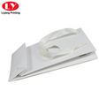 Matte weiße Papiertüte mit Griffverpackung