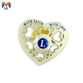 Broche en forma de corazón de hueco Insignia