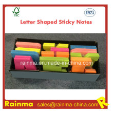 Letra em forma de notas pegajosas na embalagem da caixa de exibição