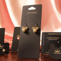 Carte de boucles d&#39;oreilles Fashion Black Bronzing Logo