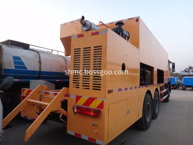 slurry sealing truck