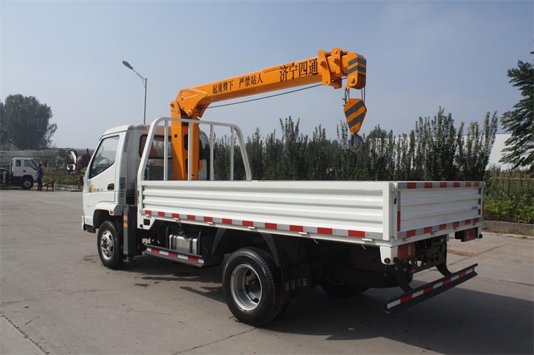 3 Ton Tking crane truck-1