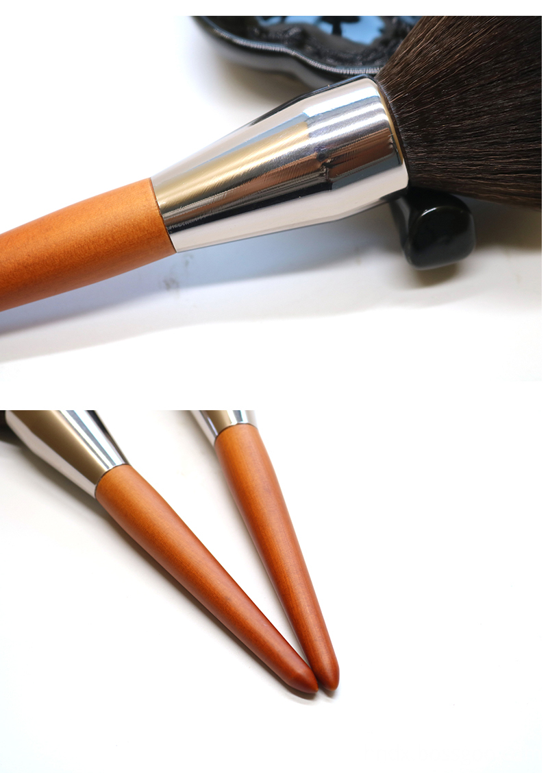 Single Large Powder Brush 9