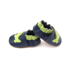 Zapatos encantadores de cuero suave del bebé del dinosaurio
