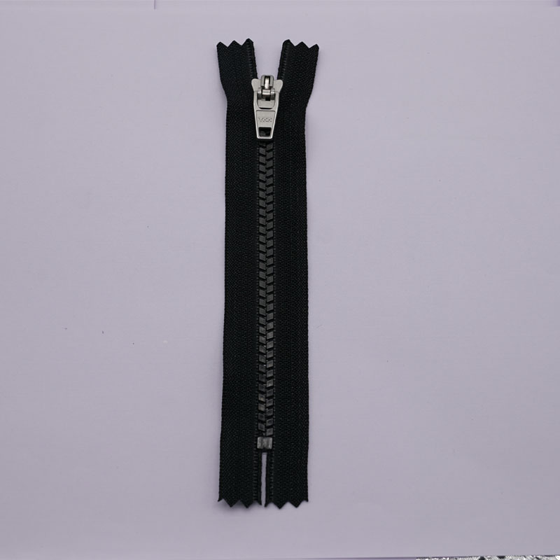 Rubber tooth zipper