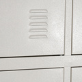 4 armários de metal cinza de porta para a escola