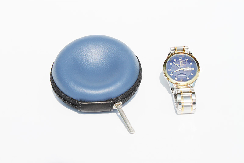 Single watch carrying case