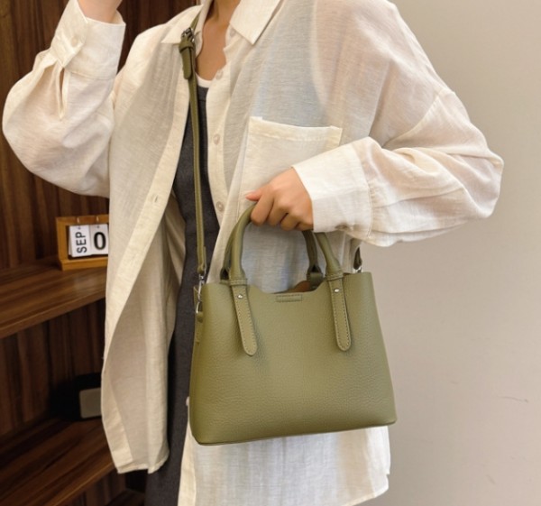 2025 new casual and lightweight crossbody bag 2025 new casual and lightweight crossbody bag