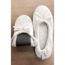 Chaussons plats en flanelle grise avec nœud pour femme