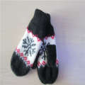 Winter knitted gloves with Jacquard Weave