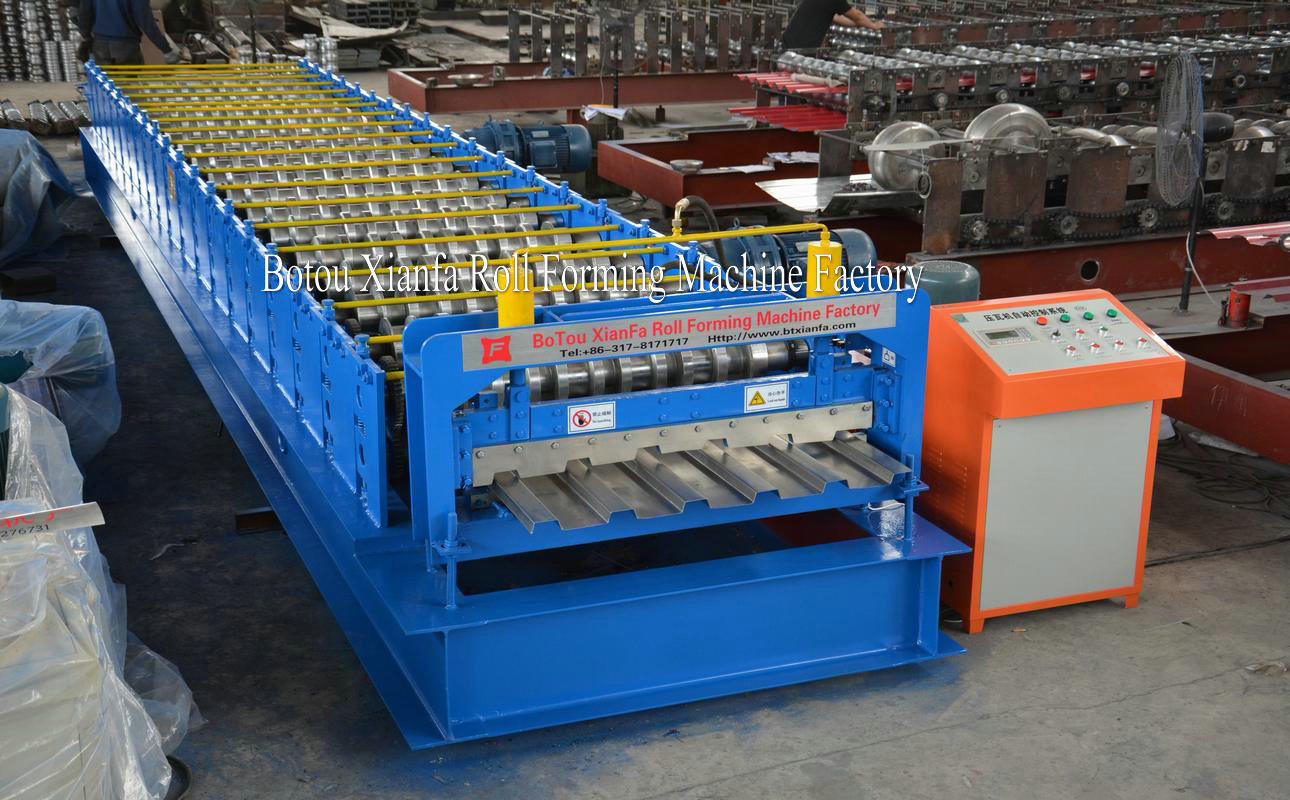 forming machine for container panel