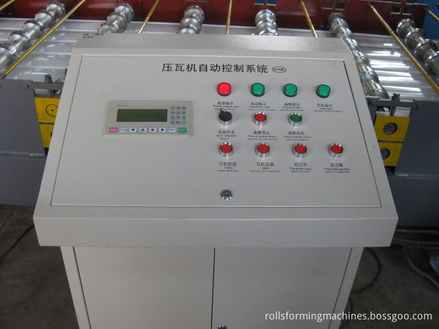 Máquina formadora de rollos de paneles metálicos usados