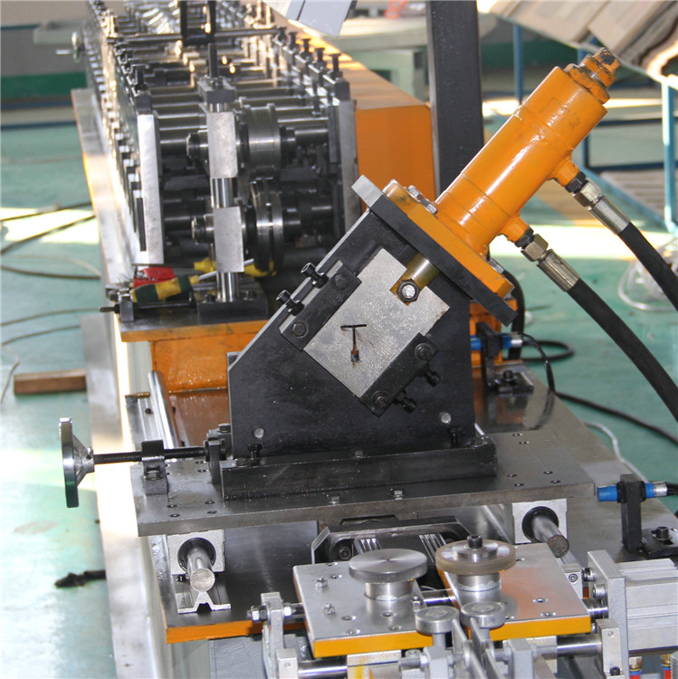 Main T Roll Forming Machine