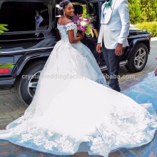 2017 Nouveau sur l&#39;épaule Vestido De Noiva Appliqued Puffy Lace Robe de bal Robes de mariée africaines MW994