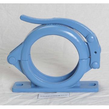 Concrete pump mounting clamp couplinmg