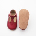 Chaussures de bébé à barre en T rouge vif de Noël