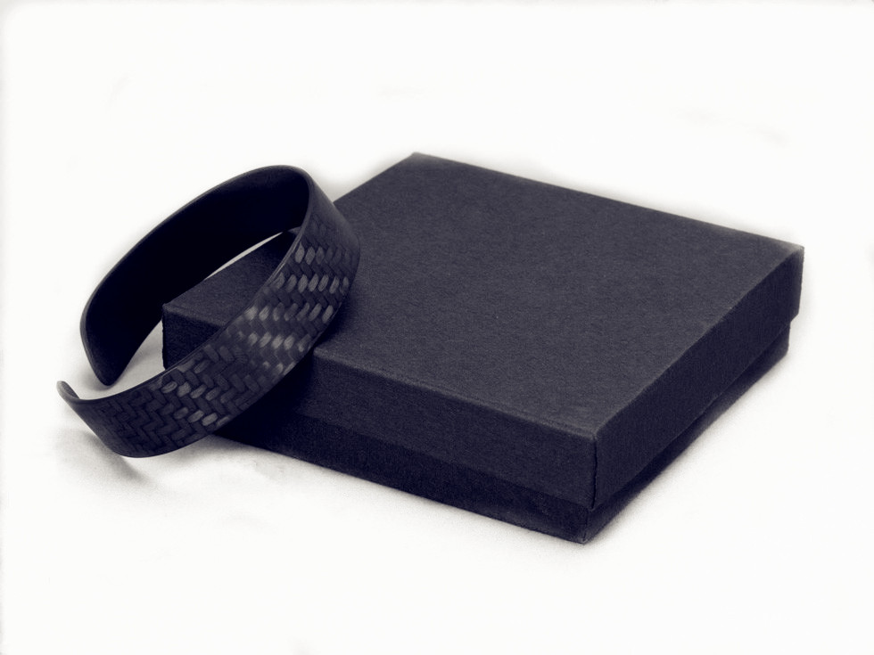 carbon-fiber-bracelet