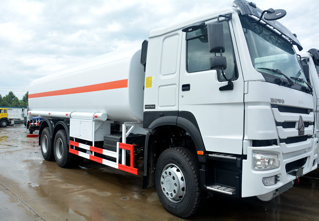 Sinotruk Howo 371hp 20cubic Meter Fuel Tank Truck