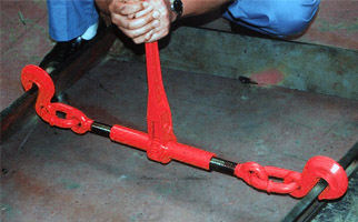 Ratchet load binder with hook