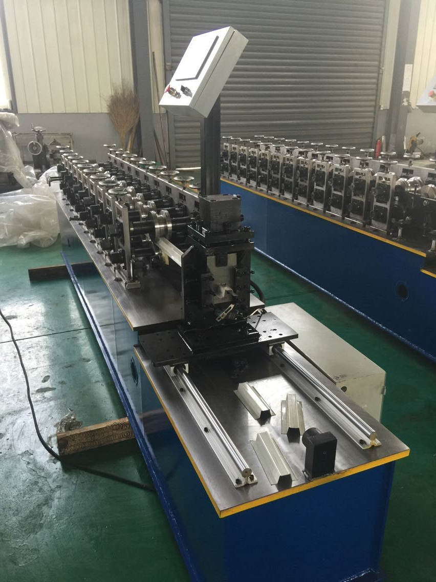 Fabricación de perfil metálico de yeso máquina talladora Omege Roladoras Perfiladoras