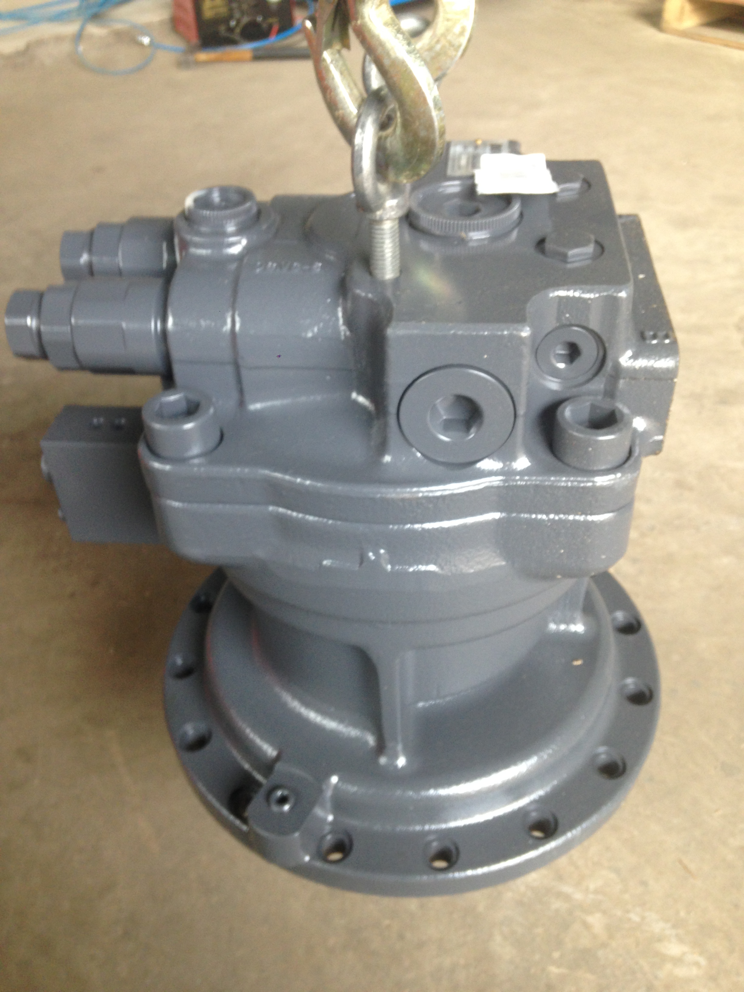 DX225 swing motor (3) DX225 swing motor (3)