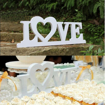 Liebe-Buchstaben-Dekoration für Hochzeit