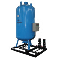Depósito de agua de expansión a presión constante en la estación de recarga de agua