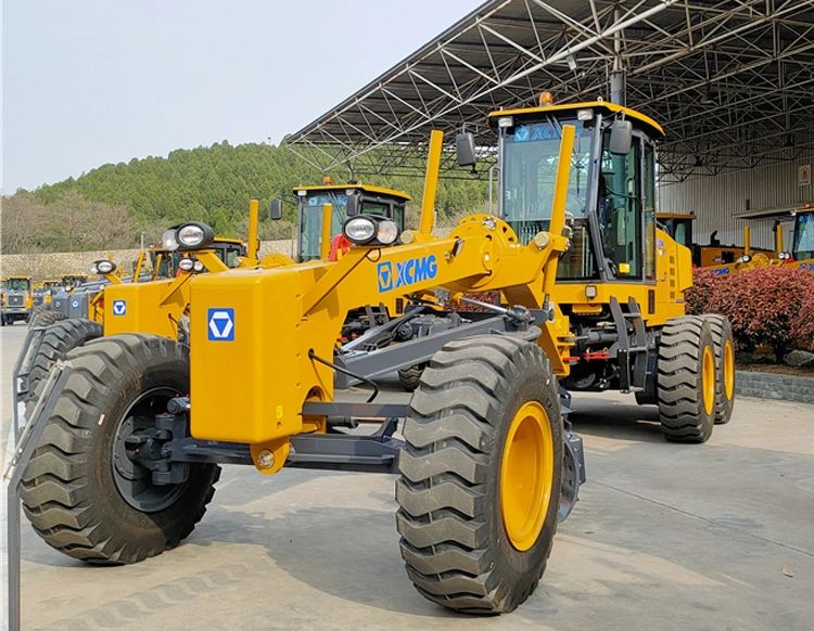 XCMG-Motor-Grader-Gr260-with-Ripper-and-Blade-for-Sale (3) XCMG-Motor-Grader-Gr260-with-Ripper-and-Blade-for-Sale (3)