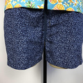 Sport estampado para hombres pantalones cortos de tablero floral azul oscuro