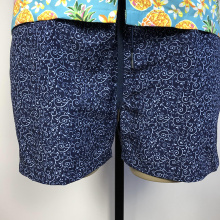 Esporte impresso para homens escuros shorts florais azuis escuros