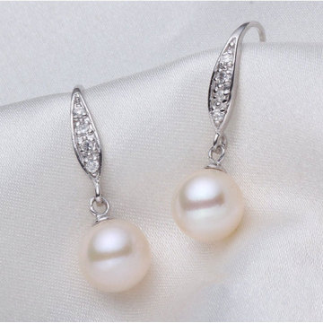 8-9mm Round Freshwater Pearl Earring with Zircon