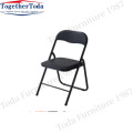 Современная черная складная стальная стулья на открытом воздухе