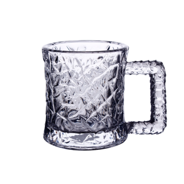 Tasse en verre effet marteau avec anse