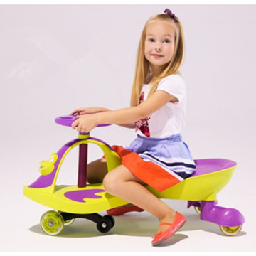 Voiture magique de torsion d&#39;intérieur de Kids Magic avec de la musique