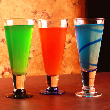 Sans plomb V Shape Party Cup Coupe en verre Coupe à jus Coupe en verre à cocktail