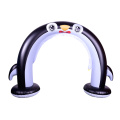 Penguin de rociador de arco inflable de PVC al aire libre para niños