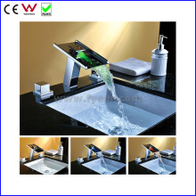 Double Handle Hydraulic 3 Color Brass LED Basin Faucet (FD15104F)