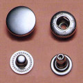 Cuatro piezas de gran manera presionar botones metálicos