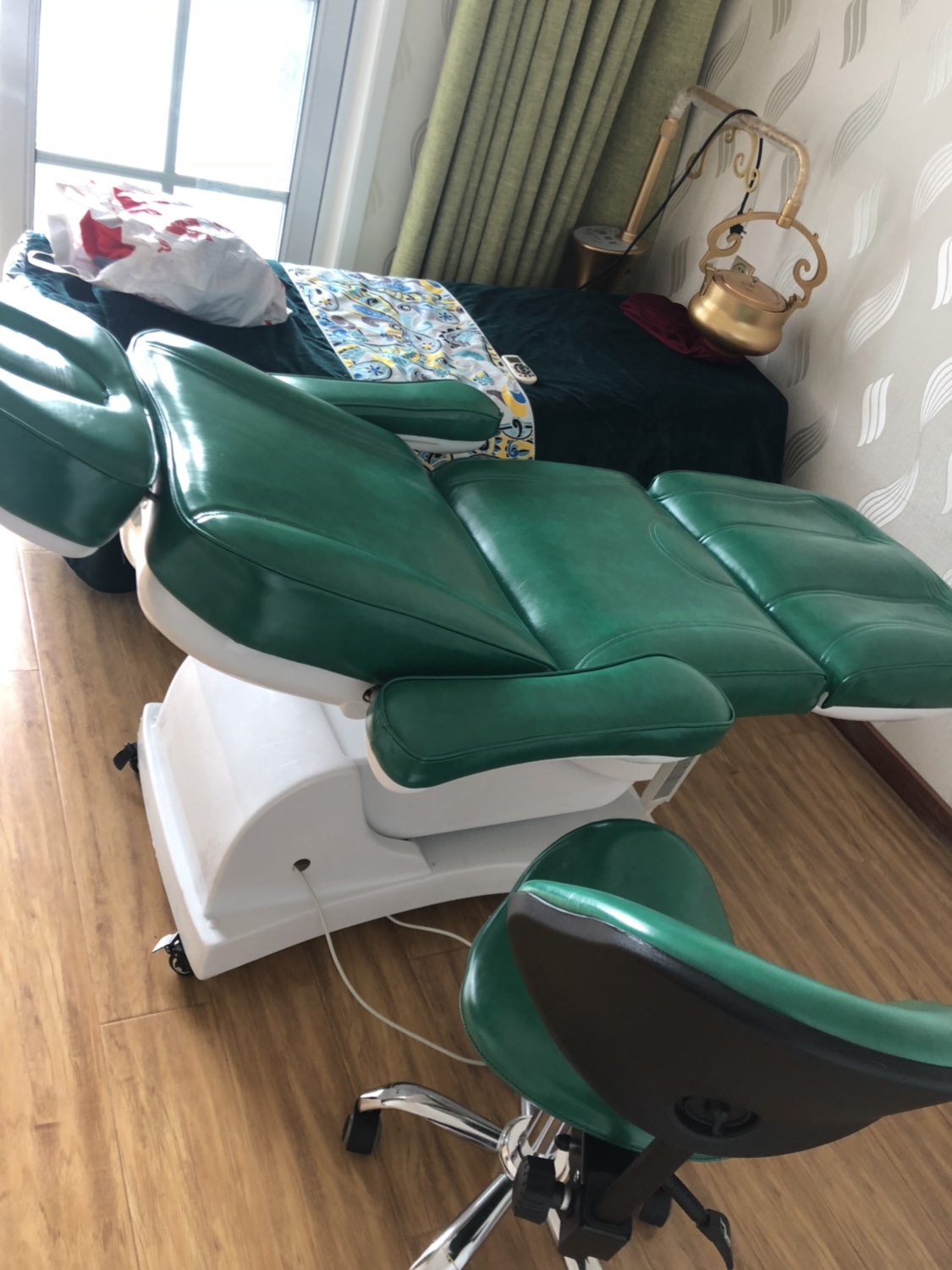 massage table