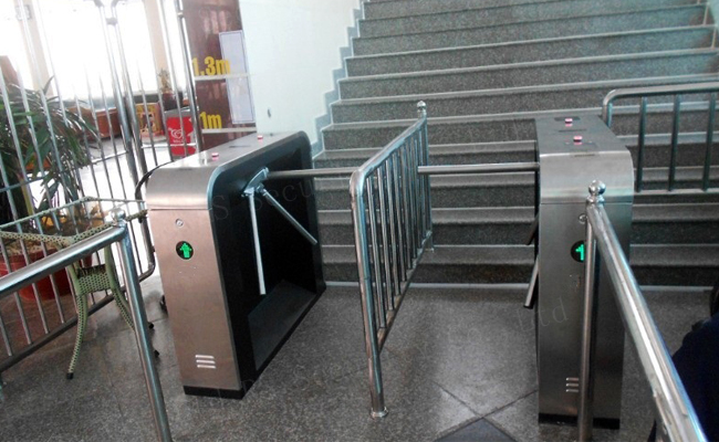 Bidirectional Tripod Turnstile