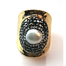 Nuevo anillo del diseño con la piedra preciosa que la perla suena el accesorio de la joyería
