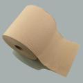 Braune Papierhandtuchrolle