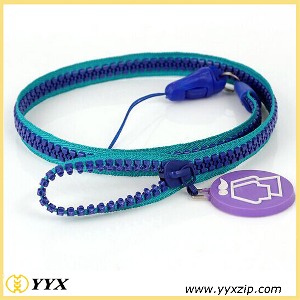 green edge,blue teeth zip-lanyard